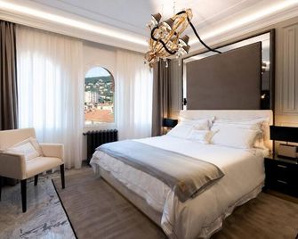 Luxury apartment a stone's throw from the sea with terrace with Jacuzzi. - Lerici - Bedroom