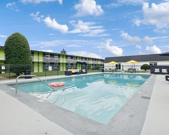 هيلسايد كروسينج ناشفيل - ناشفيل (تينيسي) - حوض السباحة