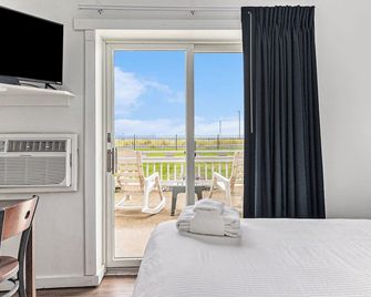 Snyder's Shoreline Inn - Ludington