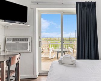 Snyder's Shoreline Inn - Ludington