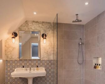 The Ferry House Inn - Sheerness - Bathroom