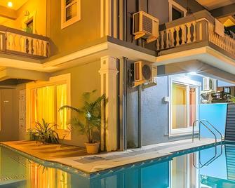 Fabhotel Royal Mirage With Pool & Gym - Nr Candolim Beach - קנדולים - בריכה