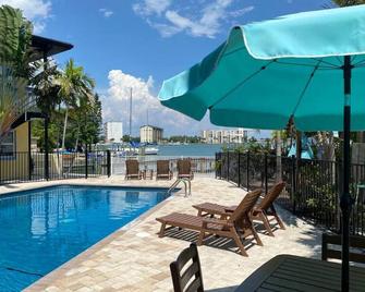 19 · Surf n Sand 1 Bedroom Apartment by the Water 19 - Clearwater - Pool