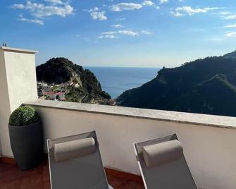 Dai nonni Seaview with roof terrace over the sea - Scala - Balcony