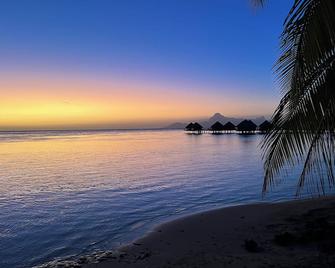 Beachfront Home Puna'auia Tahiti - Punaauia - Playa