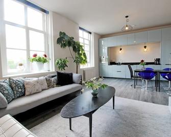 Ruim appartement in monumentaal gebouw - Vianen - Sala de estar