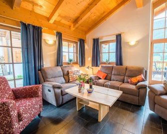 Cozy Chalet with 4 Bathrooms near Königsleiten - Wald Im Pinzgau - Wohnzimmer
