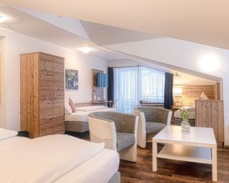 Höhenhotel & Restaurant Kalikutt - Oppenau - Schlafzimmer