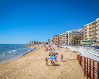 2 Bedroom Cozy Apartment In Torrevieja - เทอร์เรเวียยา - ชายหาด