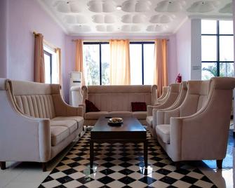 ميتزي ريزيدنس هوتل - سيريكوندا - ردهة