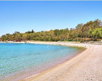 Apartment for 2-3 people with great sea views and close to the beach - Njivice - Plage