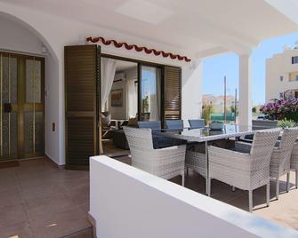 Phaedrus Living: City View Luxury Flat Androcleous - Paphos - Binnenhof