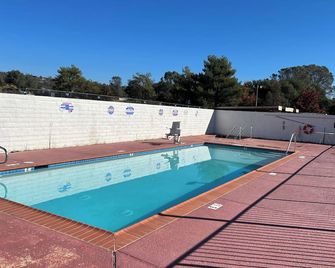 Studio 6 Suites Cameron Park, Ca - Folsom - Cameron Park - Piscina