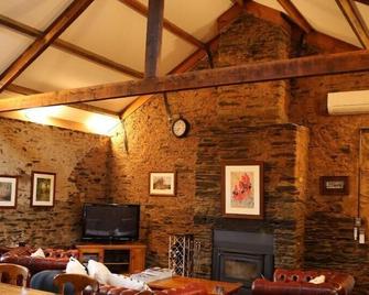 William Hunt's Retreat - Redwood Studio - Watervale - Living room