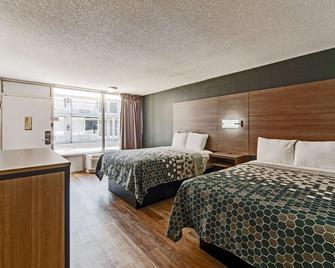 Econo Lodge Inn & Suites Near Bricktown - Oklahoma City - Bedroom