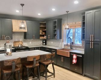 Gorgeous New Farmhouse/Chalet on Bartlett/Jackson Line - Glen - Køkken