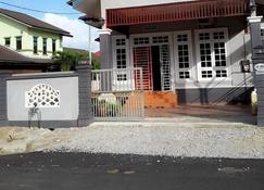 Homestay Kuala Terenggau Mahligai - Kuala Terengganu - Building