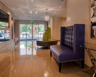 Days Inn & Suites by Wyndham Bonita Springs North Naples - Bonita Springs - Lobby