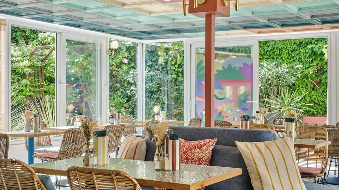 Hotel Chromatics by HappyCulture