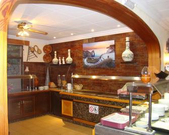 Residencia Santiago Mallorca - Cala Figuera - Front desk