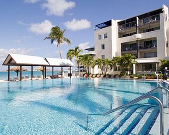 Beach front 1 bedroom apartment overlooking Simpson Bay - Simpson Bay - Pool