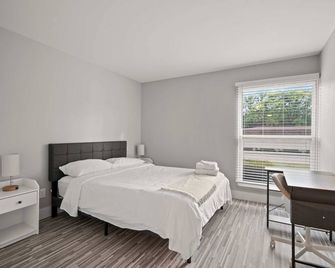 Spacious & Stylish Stay in Rochester Prime Spot - Rochester Hills - Bedroom