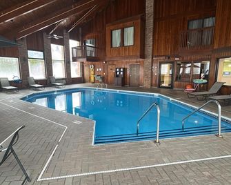 SureStay by Best Western Grove City - Grove City - Pool