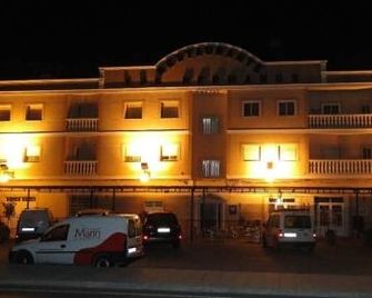 Hostal Los Hermanos - Baza - Gebouw