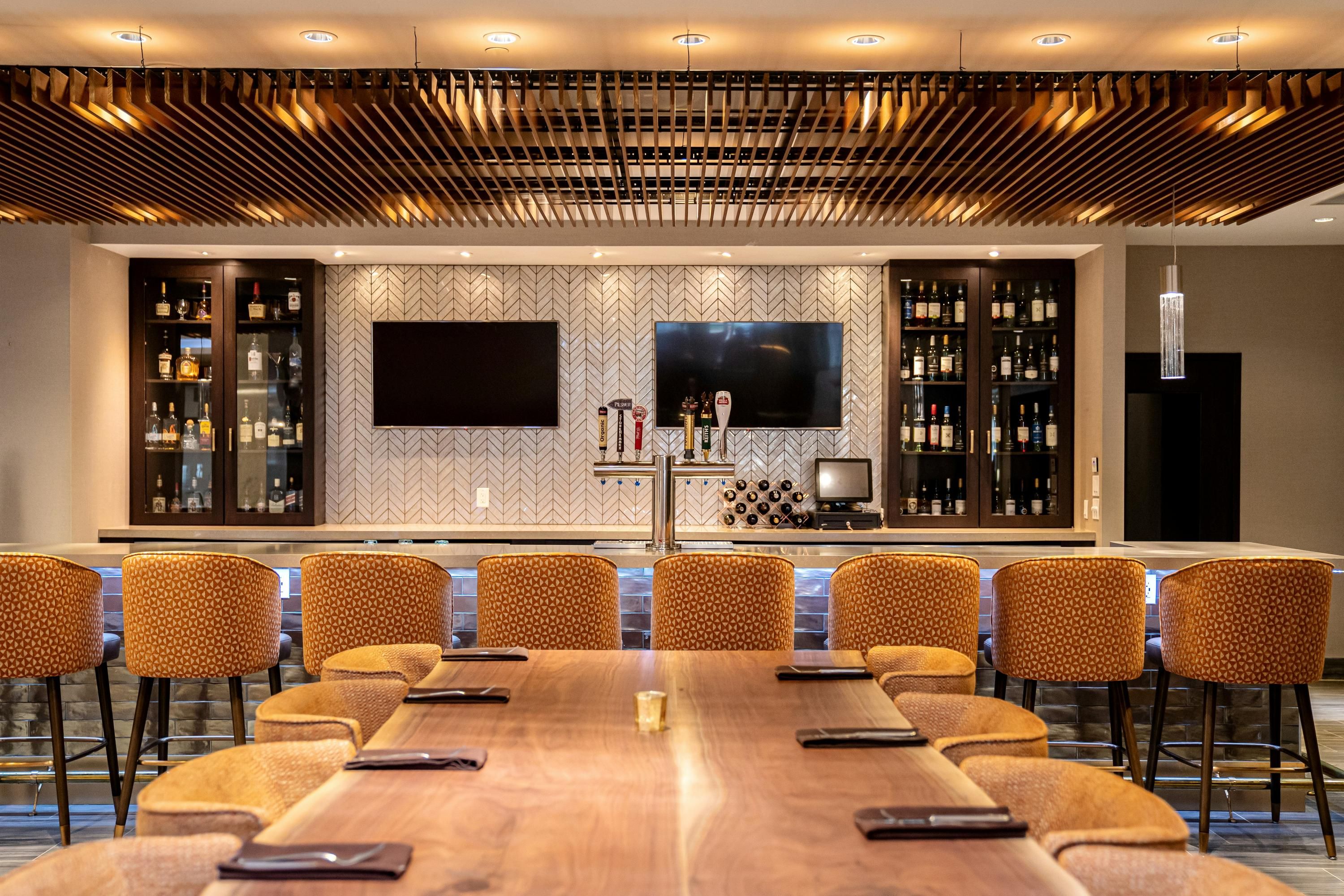 DoubleTree by Hilton Kitchener - Kitchener - Bar