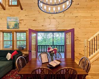 Cabin with Fishing Pond and Gorgeous Bluff Views! - South Pittsburg - Comedor