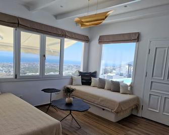 Amerisa Suites & Villa - Thera - Living room