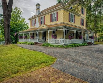 Rockwell Falls Inn and Wine Bar - Lake Luzerne - Building