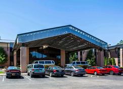 Quality Inn & Suites - Peoria - Building