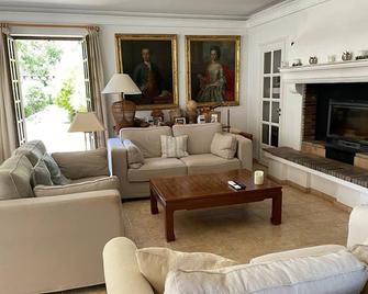 Authentic Mas in the middle of a magnificent property. Impressive view. - Cabris - Sala de estar