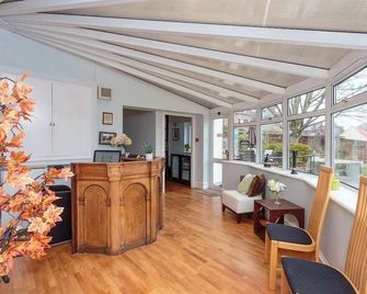 The Glenerne - איימאות' - דלפק קבלה