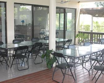 Shalini Garden Hotel & Apartments - Sigatoka - Patio