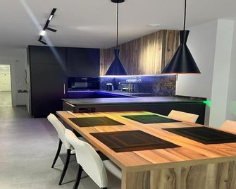 Lujo en el centro con parking privado 2 - Adra - Comedor