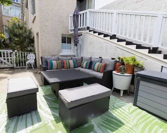 Beach Front - Eden 1 Bed Apartment - Jersey - Patio