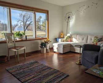 Across from Oleson Park, feel at home here. - Fort Dodge