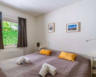 Fully equipped big house with terrace | Pet-friendly - Den Burg - Bedroom