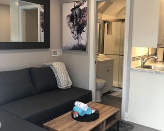 Niagara Luxury - Cozy Tiny Home Suite by the River - Welland - Living room
