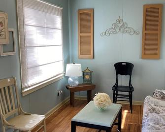 #6 Cozy Cabin at Woodland Resort on Pokegama Lake - Grand Rapids - Living room