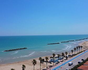 Perfect Spot with WiFi & AC by Host Hero - Fermo - Playa