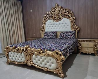 Impeccable 4-bed Villa in Gujrat - Gujrāt - Bedroom