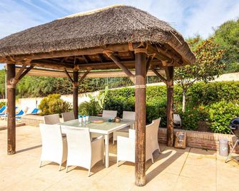 4 Bedroom Lovely Home In Marbella - 馬貝拉 - 天井