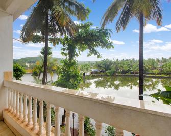 Collection O Maizons Lakeview Resort - Arpora - Balcony