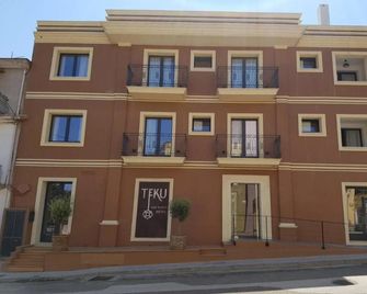Teku Boutique Hotel - Bari Sardo - Building