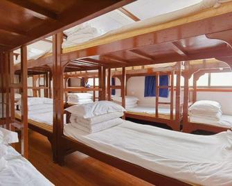Huayin Five Cloud Mountain Inn - Weinan - Bedroom