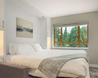 King Bed Studio In The Village - Whistler - Bedroom