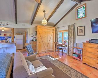 Cozy Story Book Barn Cottage with Scenic View - Julian - Sala de estar